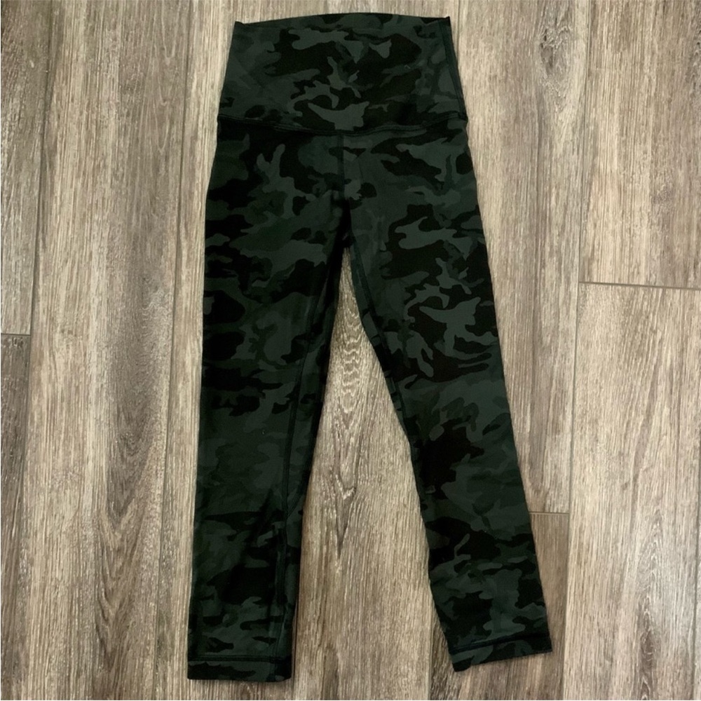 ❌SOLD❌LULULEMON CamoCapri size 2 - Picture 2 of 3